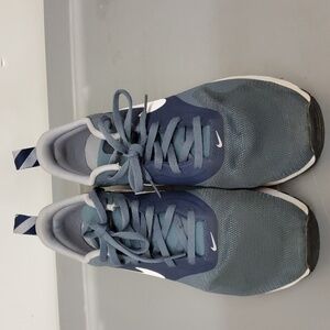 Nike airmax tavas blue men's size 8.5 great condition